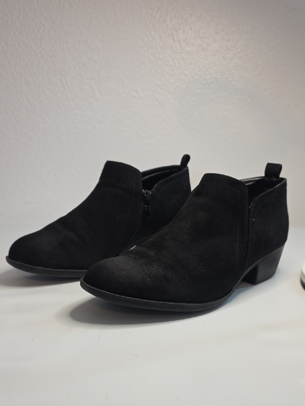 Torrid Side Dip Black Faux Suede Zipper Closure Ankle Boots Ladies Size 9
